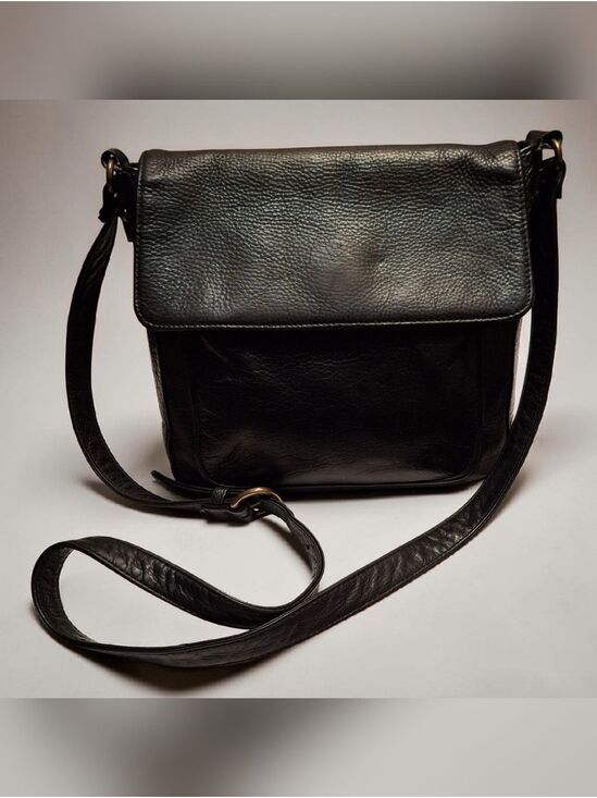 Fossil Handbags - Vintage Fossil Black Leather Crossbody Bag - Classic Everyday Shoulder Bag